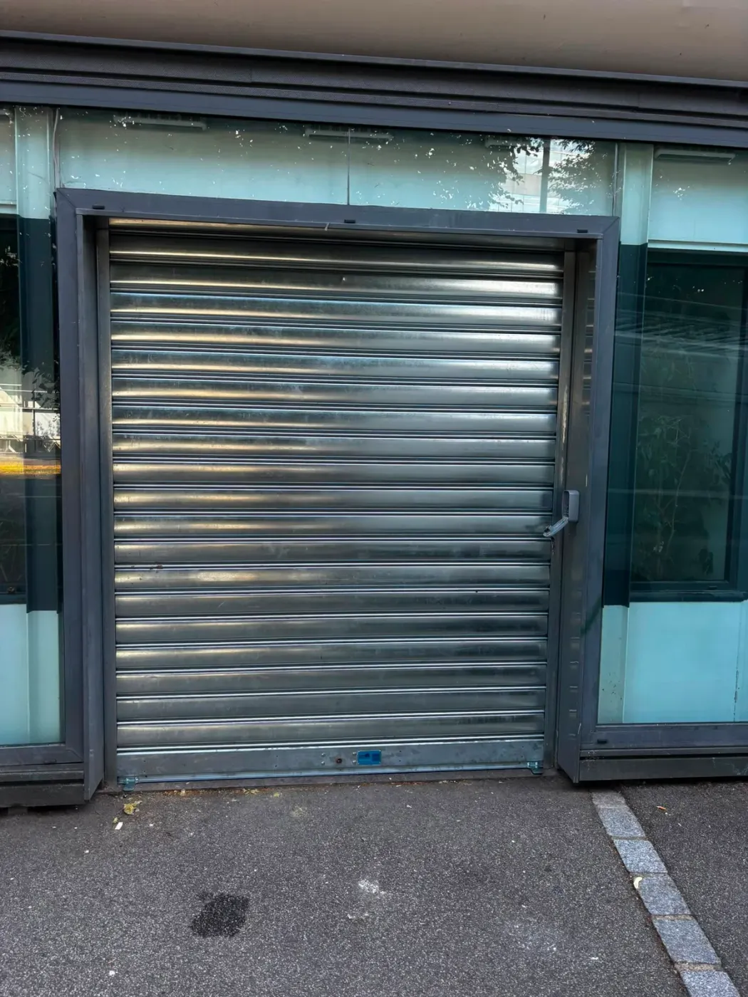 Installation et pose de rideau métallique à Paris 16