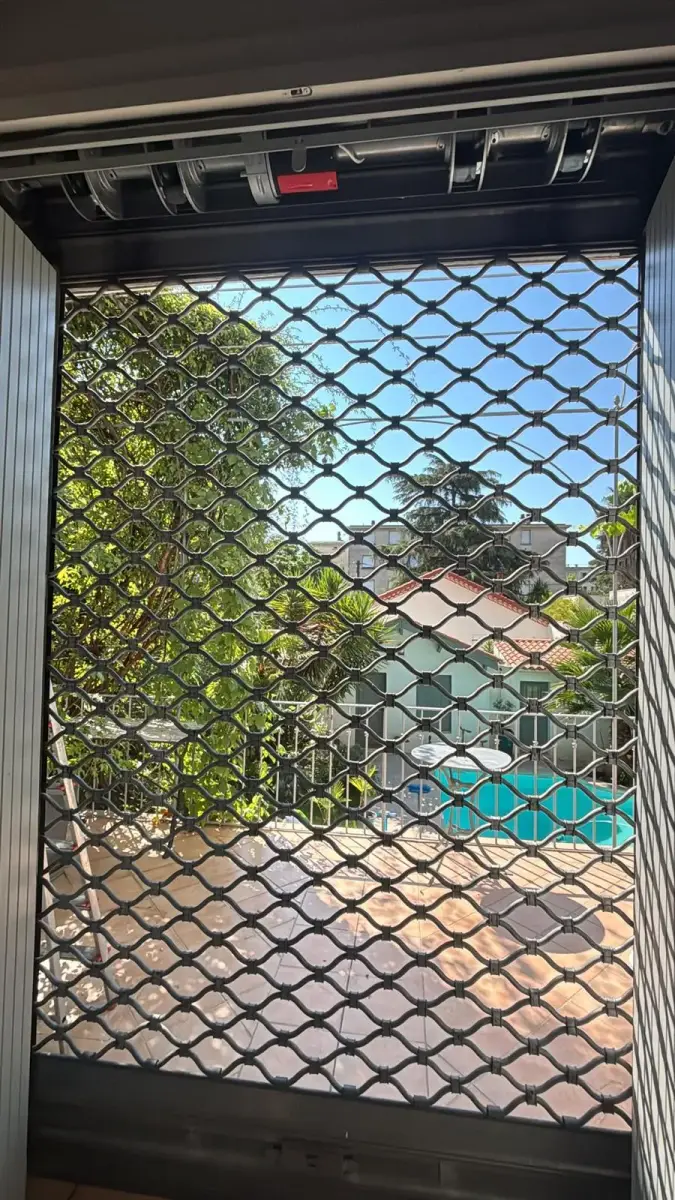 Installation et pose de rideau métallique à Paris 16